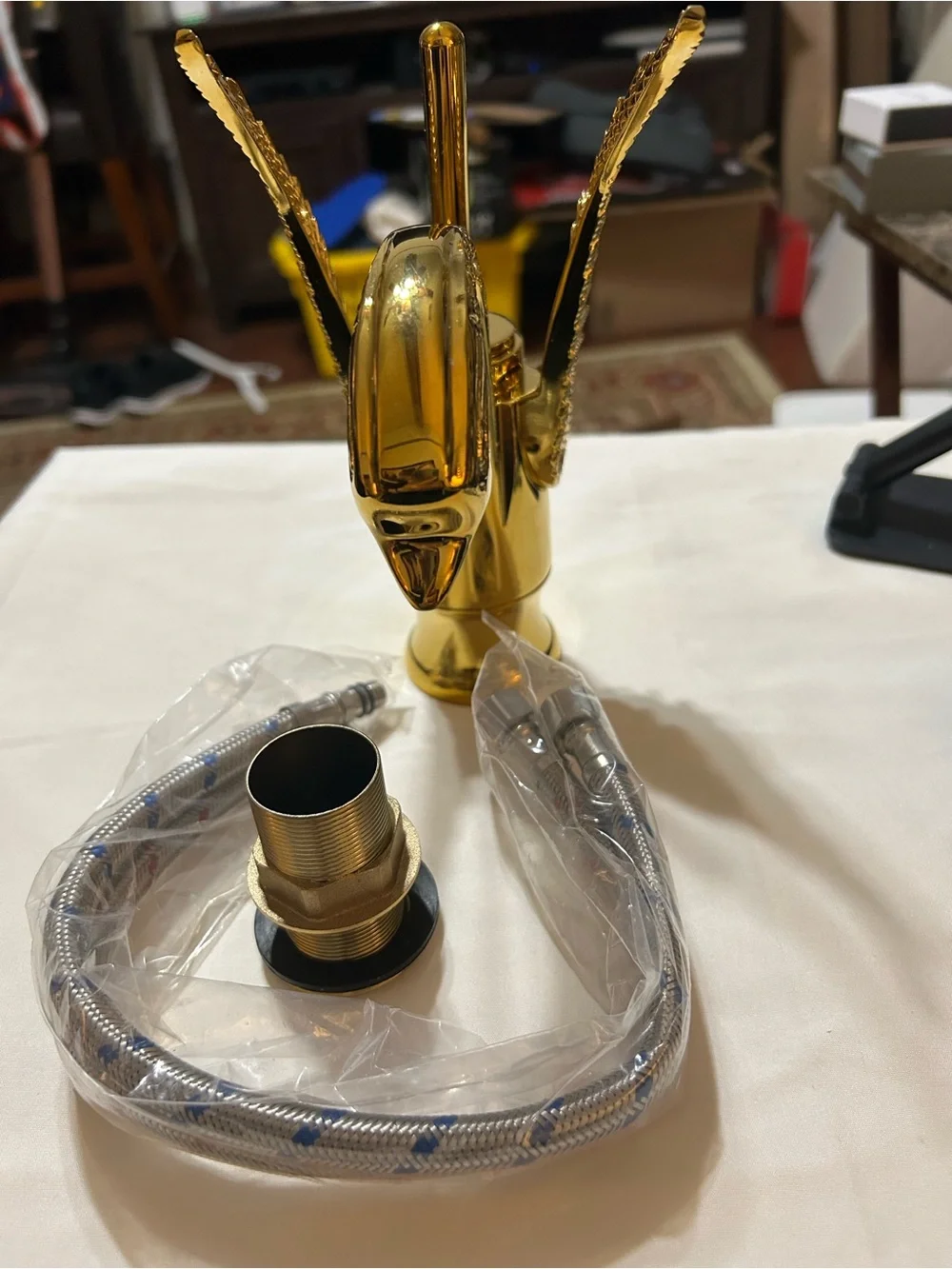 Luxury Gold Swan Bathroom Faucet - Ornate Single-Handle Vanity Tap